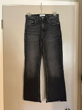 Zara Women's Mid-Rise Black Kick Crop Jeans
